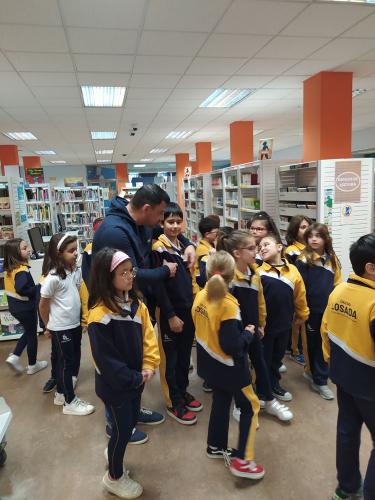 3º Primaria visita la biblioteca Juan Compañel